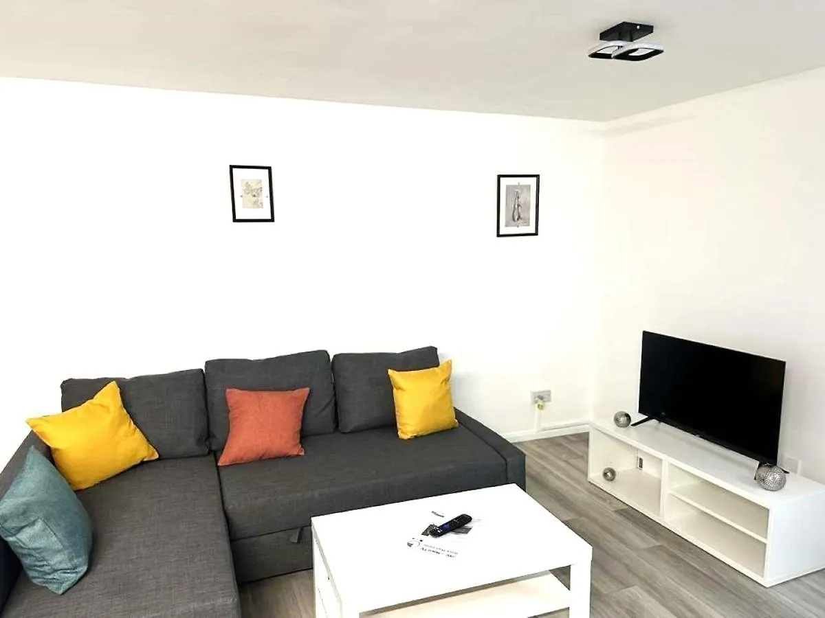 Stylish Apartment At Carlton Grove London
