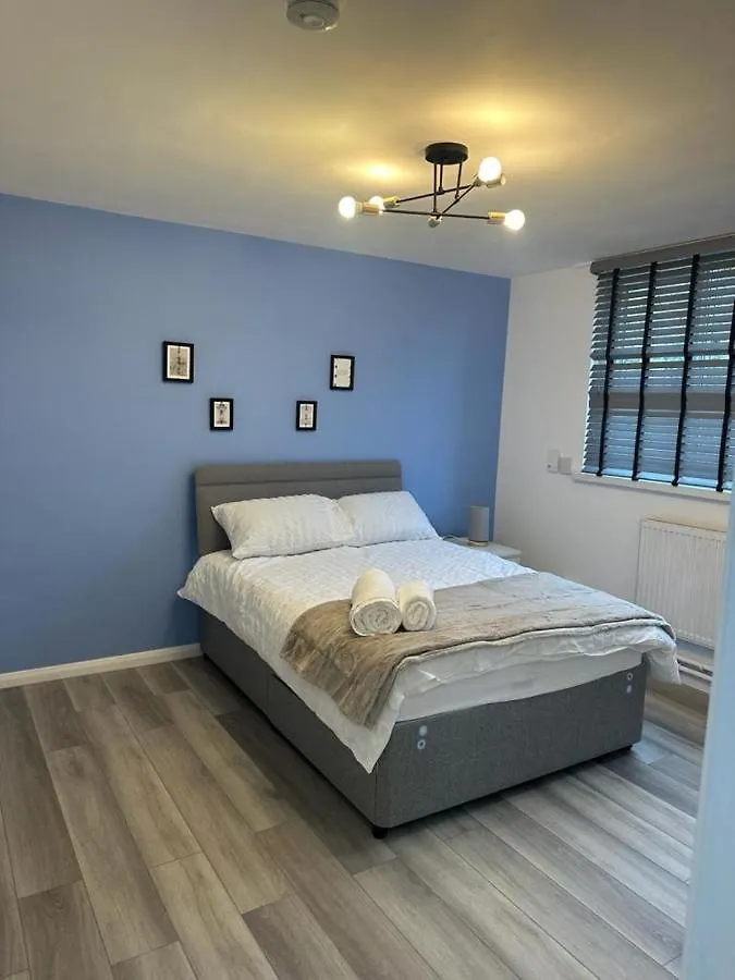 Stylish Apartment At Carlton Grove London 0*,