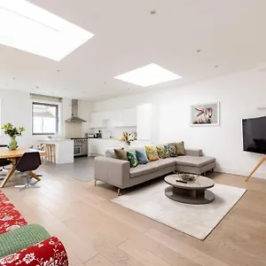 Apartment Wild Roses Serviced - Borough, London